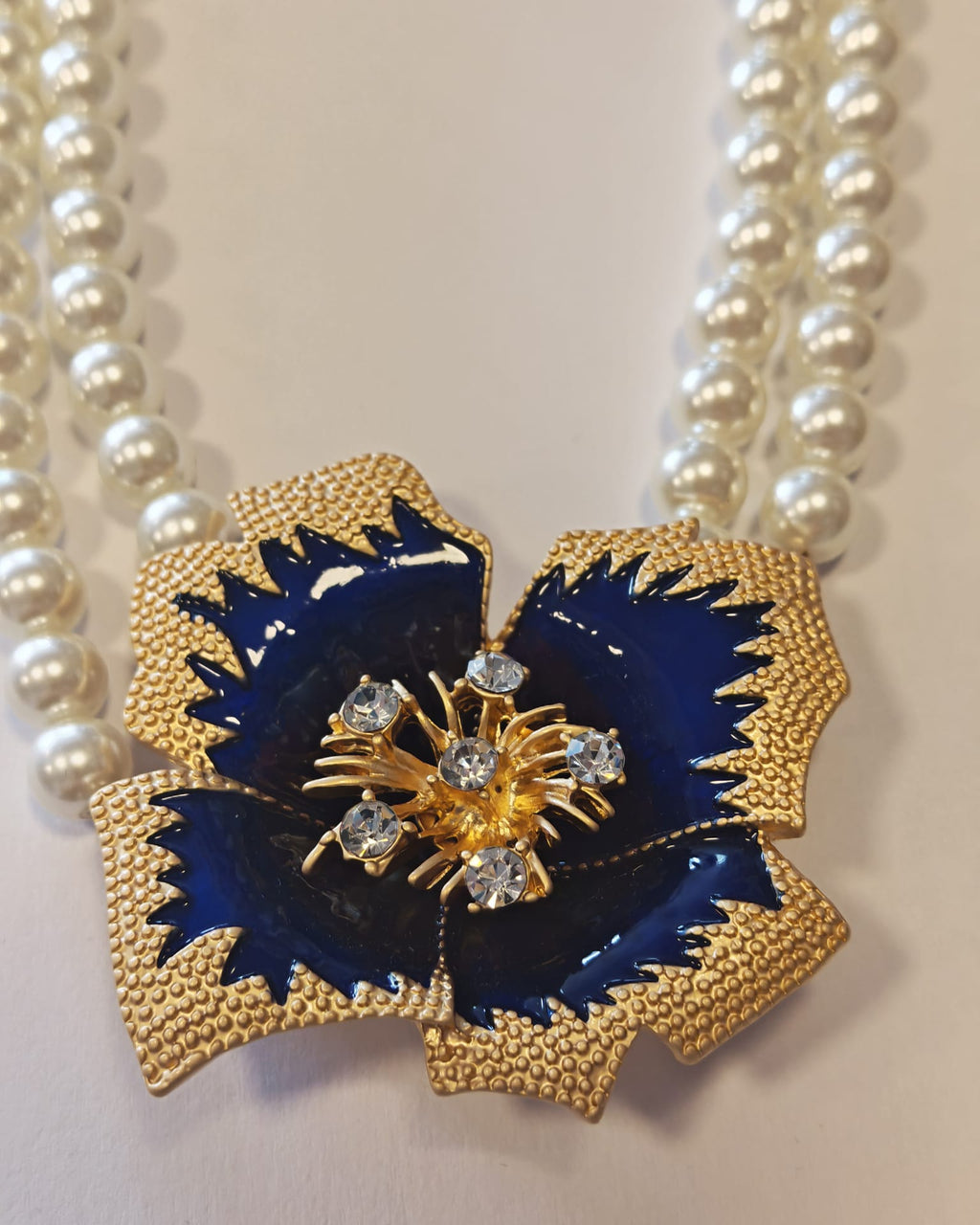 Colier din perle naturale cu floare de Murano și cristale Swarovski&nbsp;