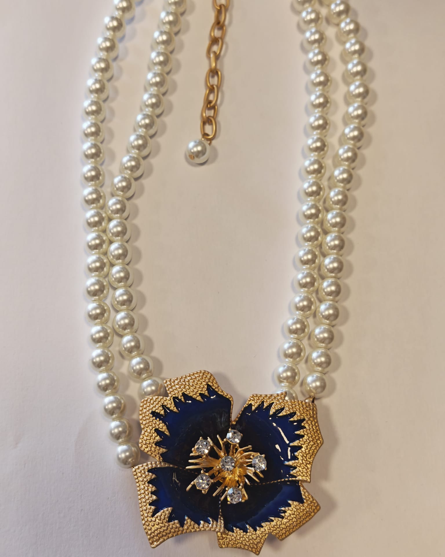 Colier din perle naturale cu floare de Murano și cristale Swarovski&nbsp;